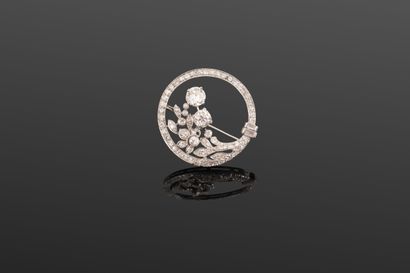 Broche circulaire en platine 850‰ ornée d'un...