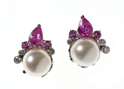 Clips d'oreilles en or gris 750‰, ornés d'une...