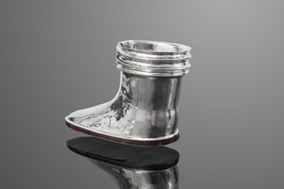 GOUDJI (1941)
Rhyton-poulaine
Sculpture en...