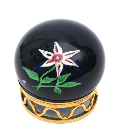 BACCARAT PUIFORCAT
Deux boules presse-papier...