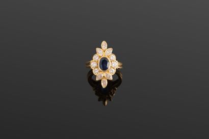 Bague en or jaune 750‰ de forme navette,...