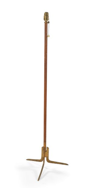Adjustable brass floor lamp sheathed in fawn...