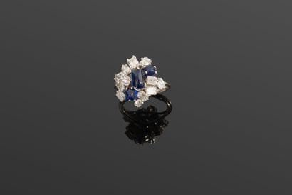 Bague Saphirs/Diamants en platine et or gris...