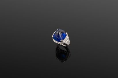 CARTIER
Bague Saphir/Diamants en platine...
