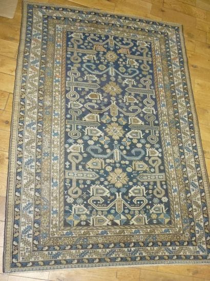 PEREPEDIL vers 1900

fond bleu marine à décor...