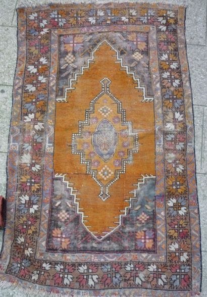 ANATOLIE.

Tapis en laine polychrome.

180...