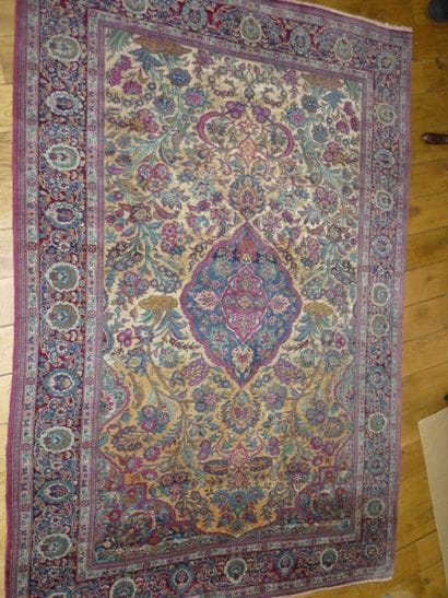 Fin KESHAN début Xxème 

forme prière à mihrab...
