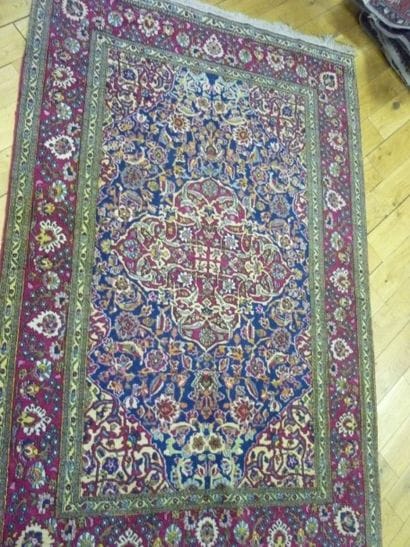ISPAHAN vers 1920,

fond bleu de Prusse palmettes...