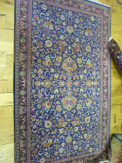KESHAN vers 1930

paire de tapis à fond bleu...