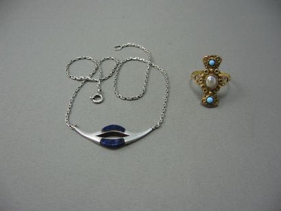 Bague 
en or de forme allongée, ornée d'une...