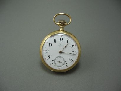 Oméga
Montre de Gousset 
en or guilloché,...