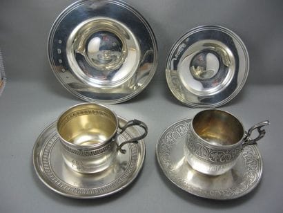 Lot en argent composé de 2 tasses et leur...