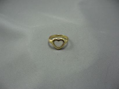 CHOPARD
Bague coeur en or, en l'état: manque....