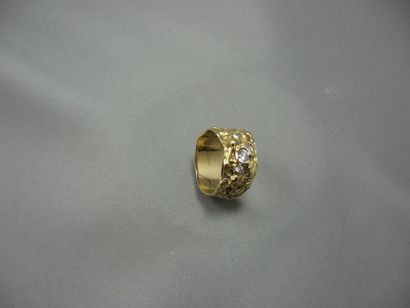 Roland Schad Bague mouvementée en or, parsemée...