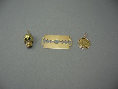 Lot de 3 pendentifs 
en or, composé d'un...