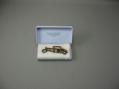 Broche Citroën
en vermeil et argent sertie...
