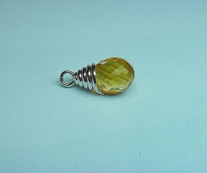 Pendentif orné d'une citrine briolettée montage...