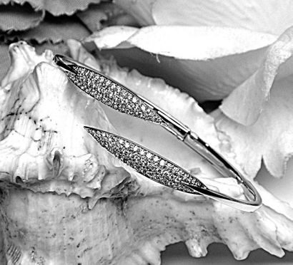 Bracelet moderne or blanc ouvrant, 2 motifs...