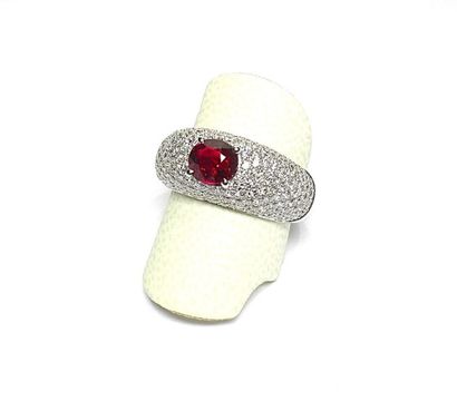 Bague boule joaillerie orné d'un rubis Birman...