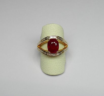 Bague or jaune double anneau serti de diamants...