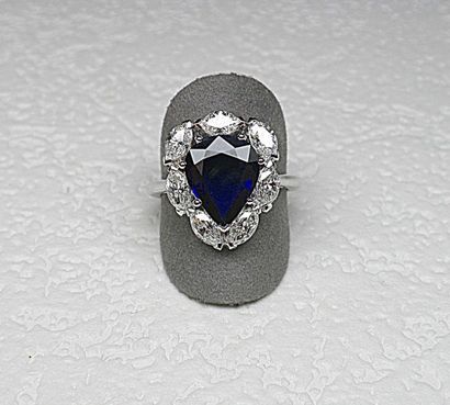 Bague joaillerie or blanc à entourage de...