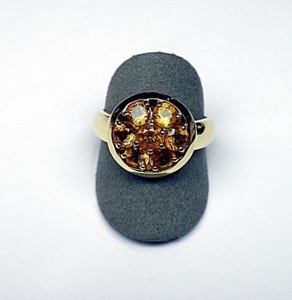 Bague or jaune motif rond pavé de 7 citrines....