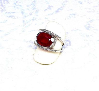 Bague or blanc double anneau sertis de 50...