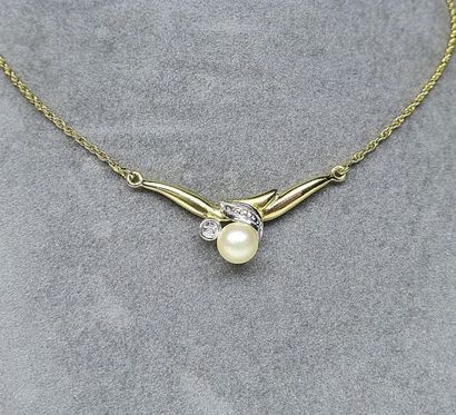 Pendentif or jaune soutenant une perle de...