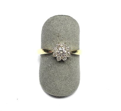 Bague or jaune sertie de 8 diamants. Or.:2,20...