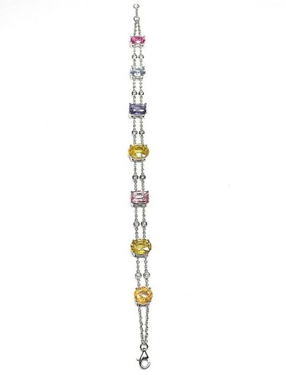 Bracelet or blanc serti de 7 saphirs Ceylan...
