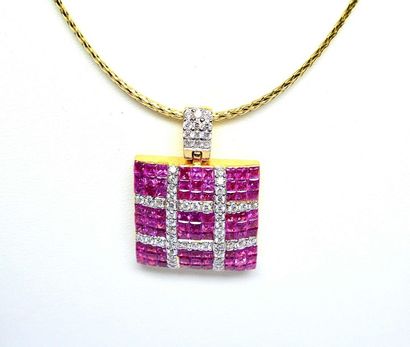 Pendentif or jaune à motifs de damiers serti...