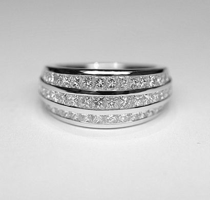 Bague jonc joaillerie Or.:blanc 3 rangs serti...