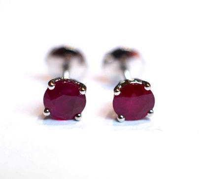 Paire de boucles d'oreilles or blanc sertie...
