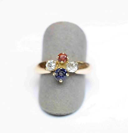 Bague or jaune sertie d'un rubis, d'un saphir...