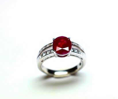 Bague or blanc double anneaux sertis de 12...