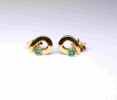 Paire de boucles d'oreilles or jaune jolis...