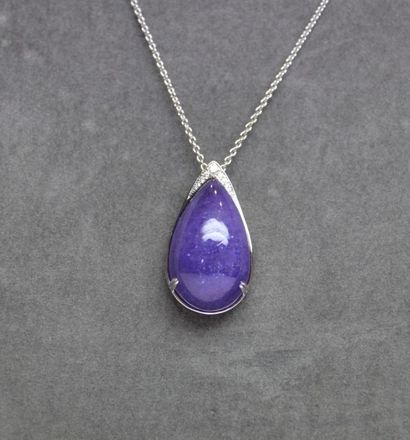 Pendentif or blanc centré d'une tanzanite...