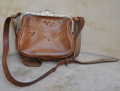 SACOCHE à furet en cuir avec bretelle, trous...