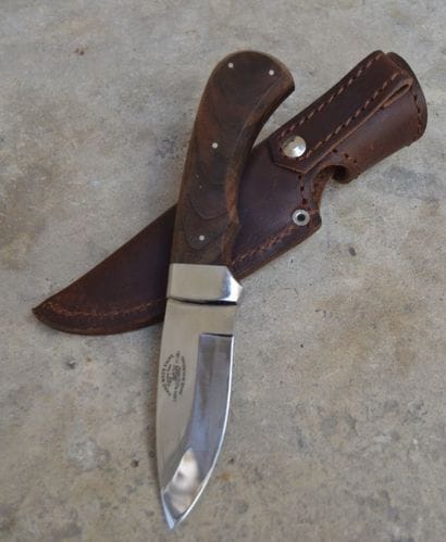 COUTEAU de chasse hongrois, manche avec palquettes...