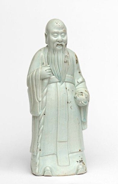 GRAND bouddha en porcelaine blanche légèrement...