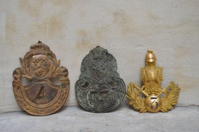 Ensemble de TROIS PLAQUES DE SHAKO : -du...