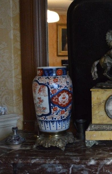 VASE oblong en porcelaine imari monture en...