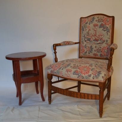 ENSEMBLE comprenant un fauteuil anciennement...