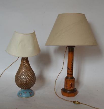 ENSEMBLE comprenant : une LAMPE en pétrole...
