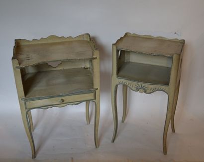 Deux TABLES DE CHEVET en bois peint vert....