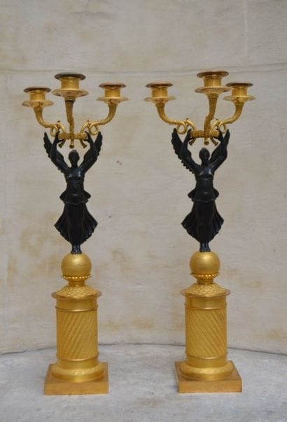 PAIRE DE CANDELABRES à trois lumières en...