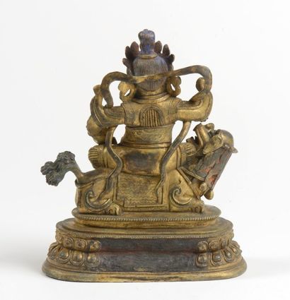 Bodhisattva sur un chien de fô, bronze doré....