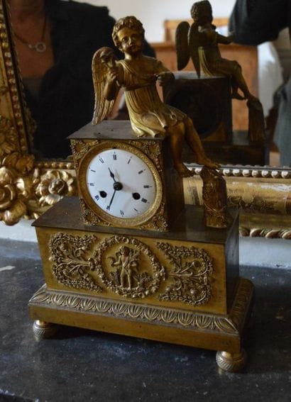 PENDULE « à l’Amour » en bronze ciselé et...