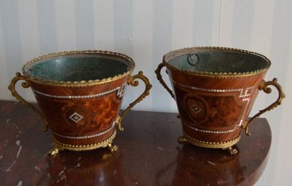 PAIRE DE JARDINIERES en marqueterie de bois...