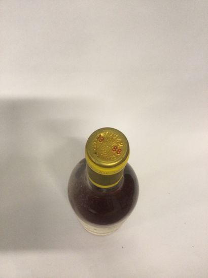 Une Bouteille Château d'Yquem Lur Saluces,...